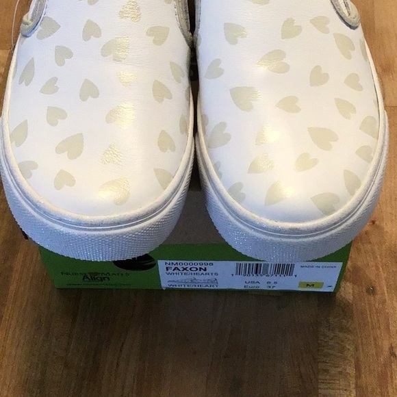 Nurse Mates Align Faxon White/hearts Slip-On Shoes 37/ 6.5 M NWT?NWB - Picture 3 of 7